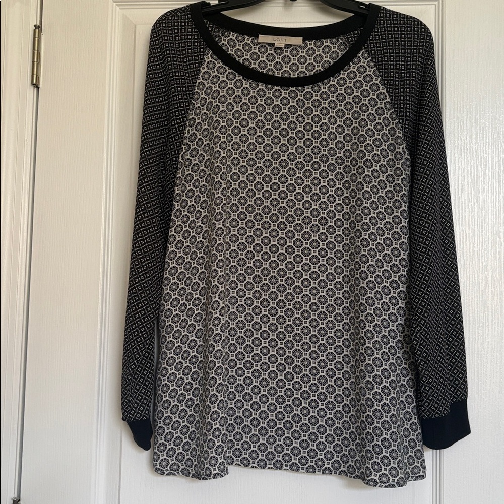LOFT Monochrome Geometric Print Top black and white print size‎ medium